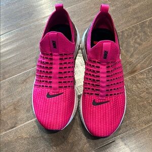 Nike women’s phantom athletic shoes. New.